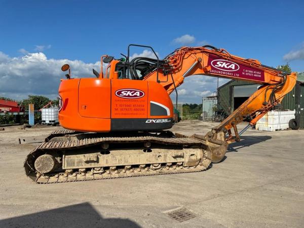 Doosan DX235LCR